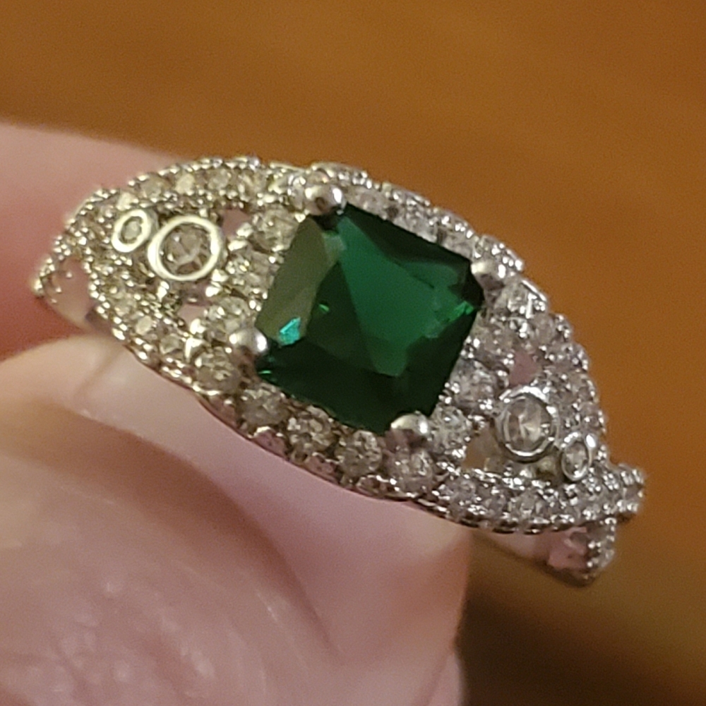 Silver Ring with emerald, size 8, new with tag - Picture 1 of 5